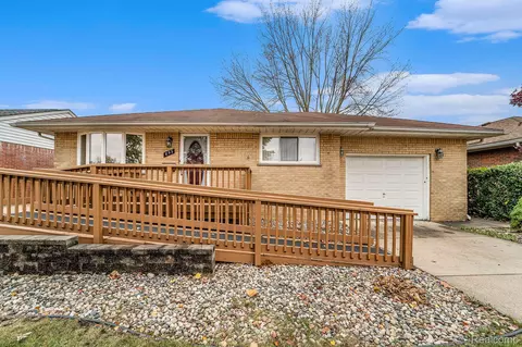 853 Champaign Rd, Lincoln Park, MI 48146