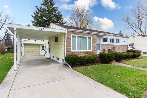 723 Woodbine Dr, Fenton, MI 48430
