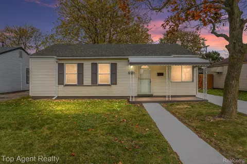25184 Wiseman St, Roseville, MI 48066