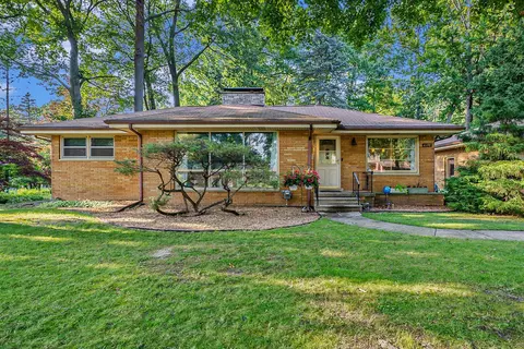 4198 Edmore Rd, Waterford, MI 48329