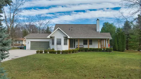 3089 E Maple Rd, Milford, MI 48381