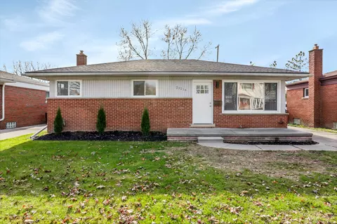 23214 Playview St, Saint Clair Shores, MI 48082
