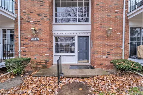 444 Fox Hills Dr N A-8 444 Dr N #A-8, Bloomfield Township, MI 48304