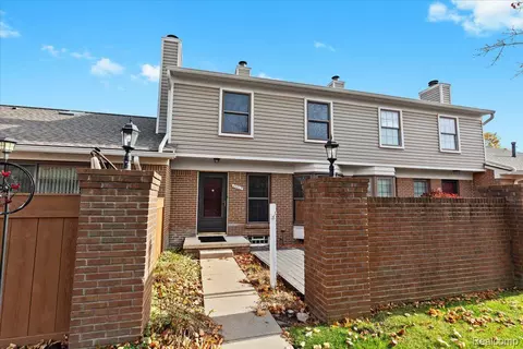 40013 Crosswinds, Novi, MI 48375