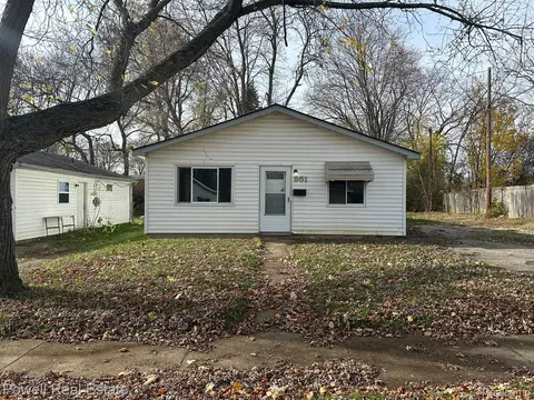 951 Fairview Ave, Pontiac, MI 48340