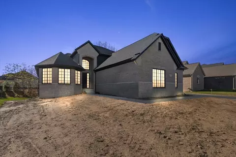 6172 Creekside, Shelby Township, MI 48316