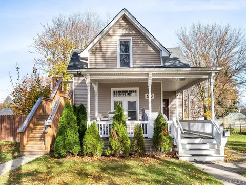 36 Ahrens St, Mount Clemens, MI 48043