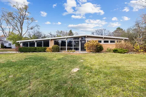 27870 Peppermill Rd, Farmington Hills, MI 48331