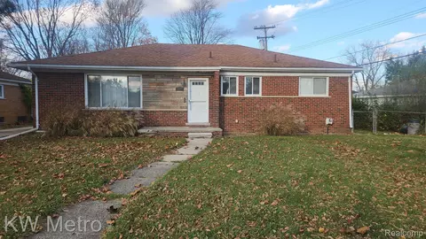 15000 Dartmouth St, Oak Park, MI 48237
