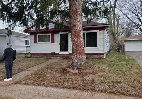 20349 Floral St, Livonia, MI 48152