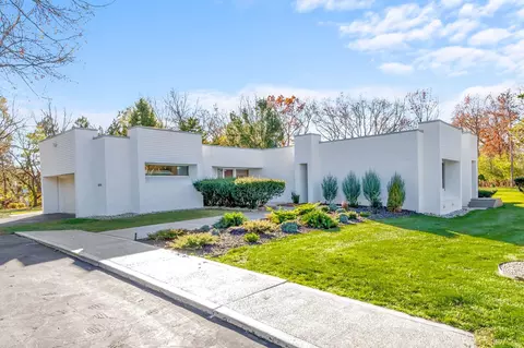 2770 N Warner Dr, West Bloomfield, MI 48324