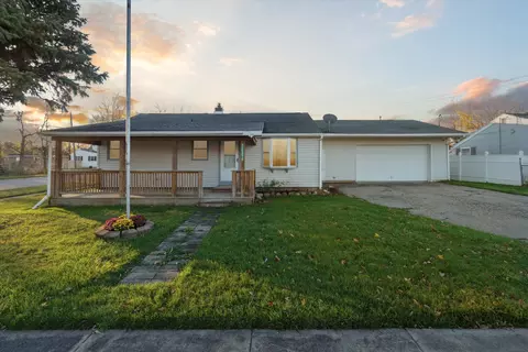 2086 E Parkwood Ave, Burton, MI 48529