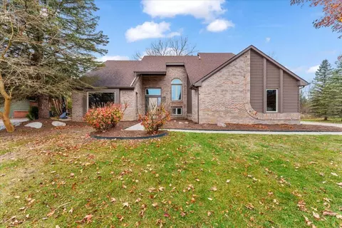 1612 Stauch Dr, West Bloomfield, MI 48324