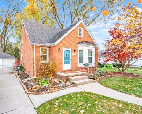 27244 Maple St, Roseville, MI 48066
