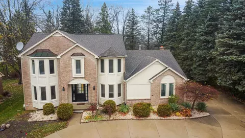 37398 Emerald Forest Dr, Farmington Hills, MI 48331