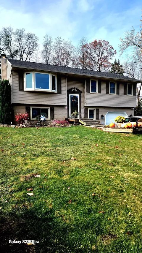 136 Fletcher Dr, Columbia, MI 49230