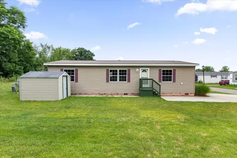 6149 Andora Ave, Fenton, MI 48430