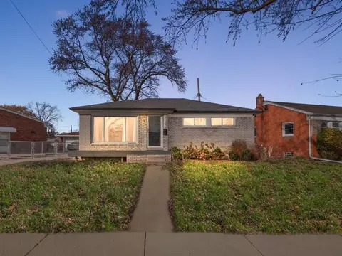 31295 Burton St, Saint Clair Shores, MI 48082