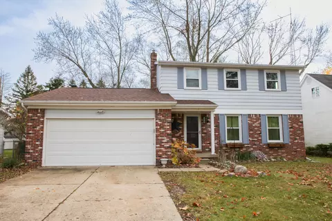 320 Cedarwood Dr, Flushing, MI 48433