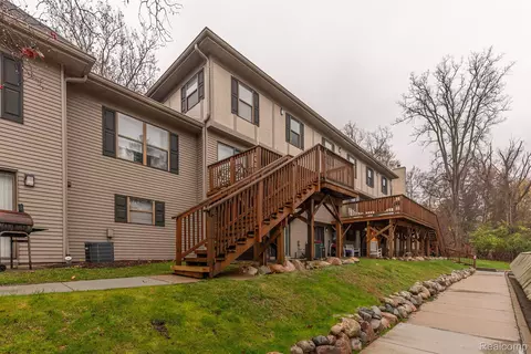 24546 Cashmere 15, Southfield, MI 48033