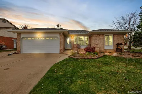 4785 Fox Hill Dr, Sterling Heights, MI 48310