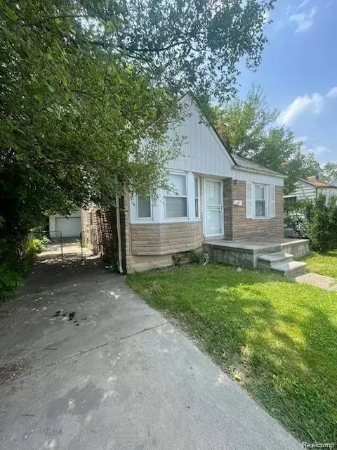 16226 Fairmount Dr, Detroit, MI 48205