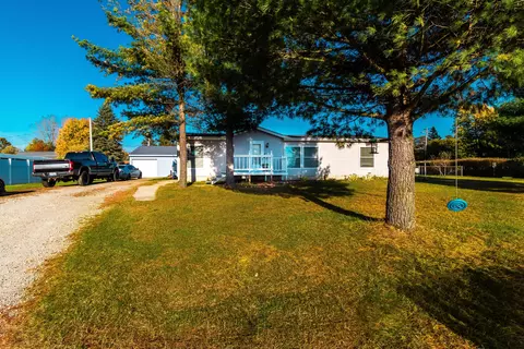 2262 Pero Lake Rd, Oregon, MI 48446