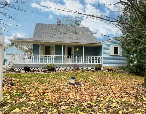 7345 Bennett Dr, Whitmore Lake, MI 48189