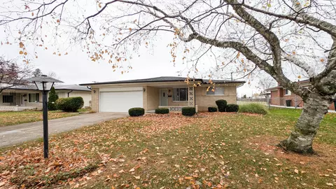 11501 Joslyn Dr, Sterling Heights, MI 48312