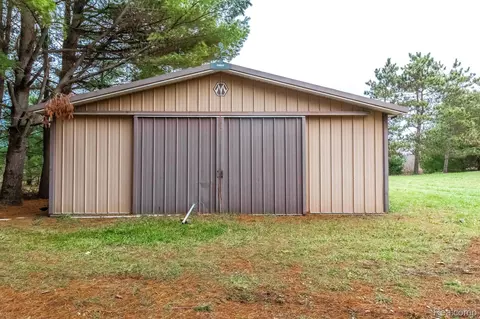 6152 Old State Rd, North Branch, MI 48461