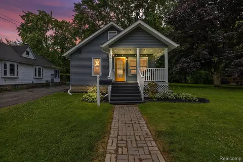 536 Atwater St, Lake Orion, MI 48362