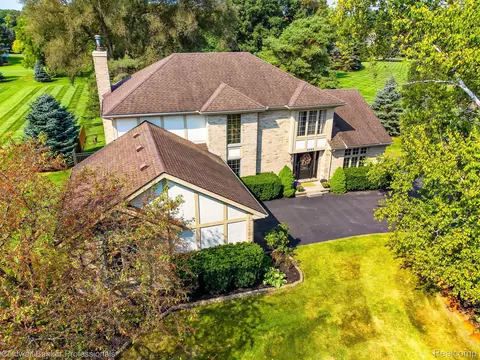 8268 Sashabaw Ridge Dr, Independence, MI 48348