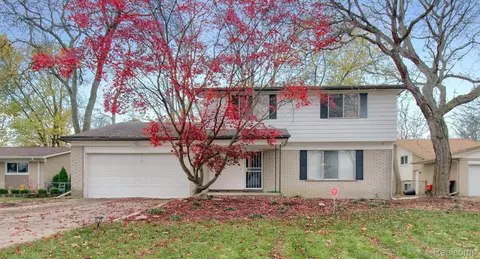 29355 Heritage Ln, Southfield, MI 48076