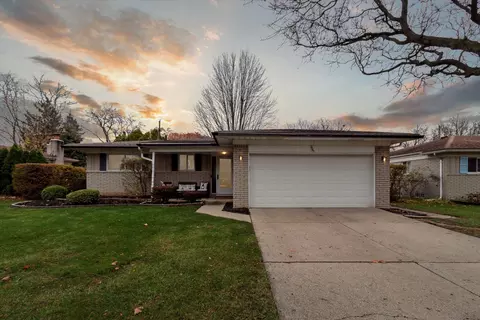 2887 Borden Dr, Troy, MI 48083