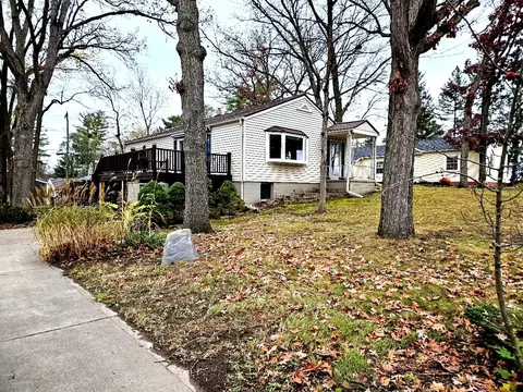 4711 Downing Dr, Lakeland, MI 48143