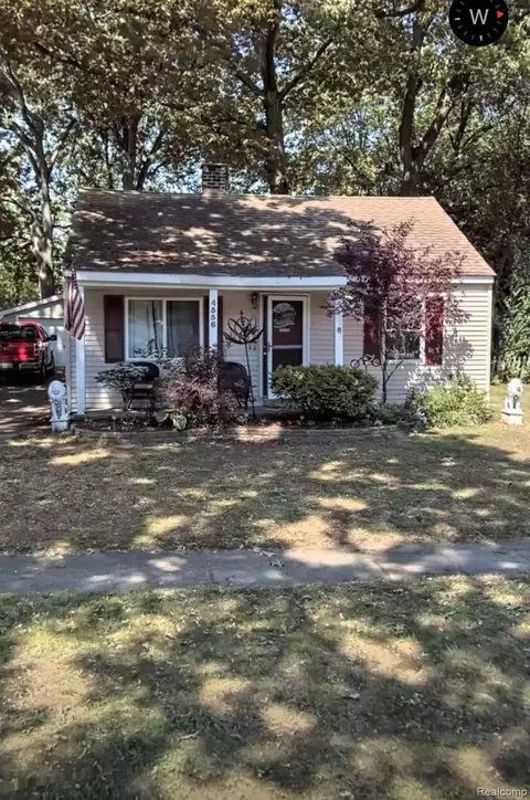 4556 Edmund St, Wayne, MI 48184
