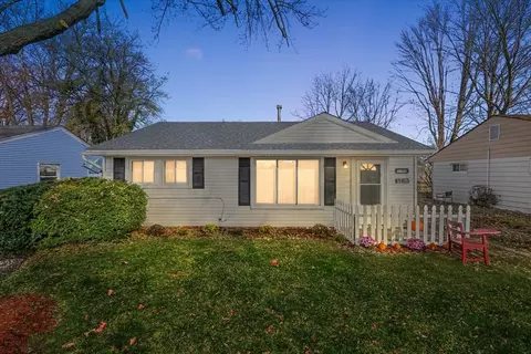35530 Hazelwood St, Westland, MI 48186