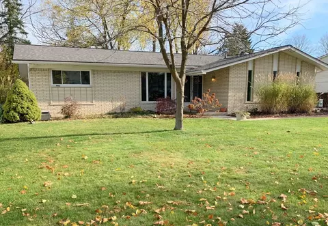3640 Delaware Dr, Troy, MI 48084