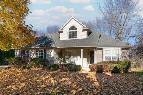 2941 Cedarwood Crt Ct, White Lake, MI 48383
