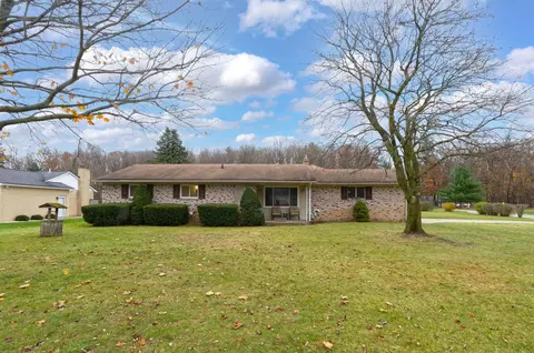 3711 Country View Dr, Oxford, MI 48371