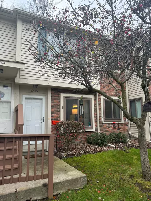 27790 Harrison Woods Ln, Harrison, MI 48045