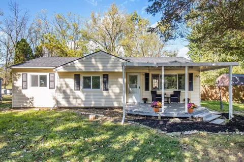 310 Cedar River Dr, Fowlerville, MI 48836