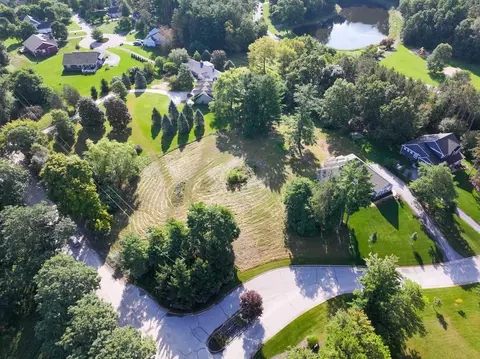 8427 Mystic Pines Crt Ct, Hamburg, MI 48169