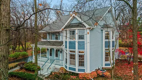 2479 Pine Hollow Trl, Brighton, MI 48114