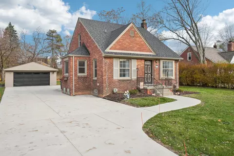 3646 Lincolnshire Rd, Waterford, MI 48328