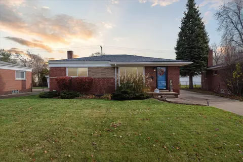 8112 August Ave, Westland, MI 48185