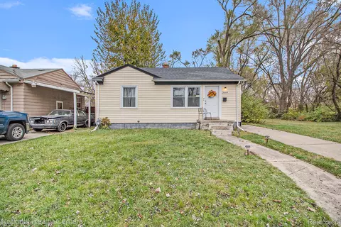 26864 Notre Dame St, Inkster, MI 48141