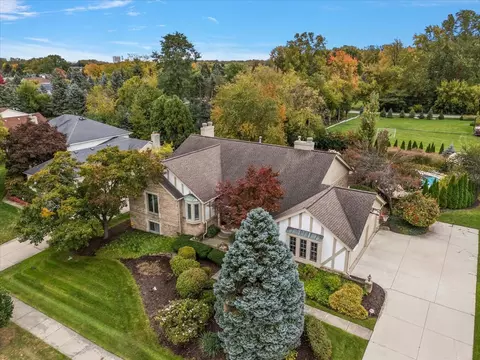 2065 Red Maple Dr, Troy, MI 48098