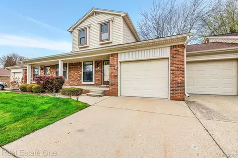 28049 Pine Tree Ln, Harrison, MI 48045