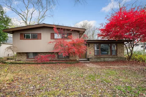 8537 Moms Dr, Van Buren, MI 48111